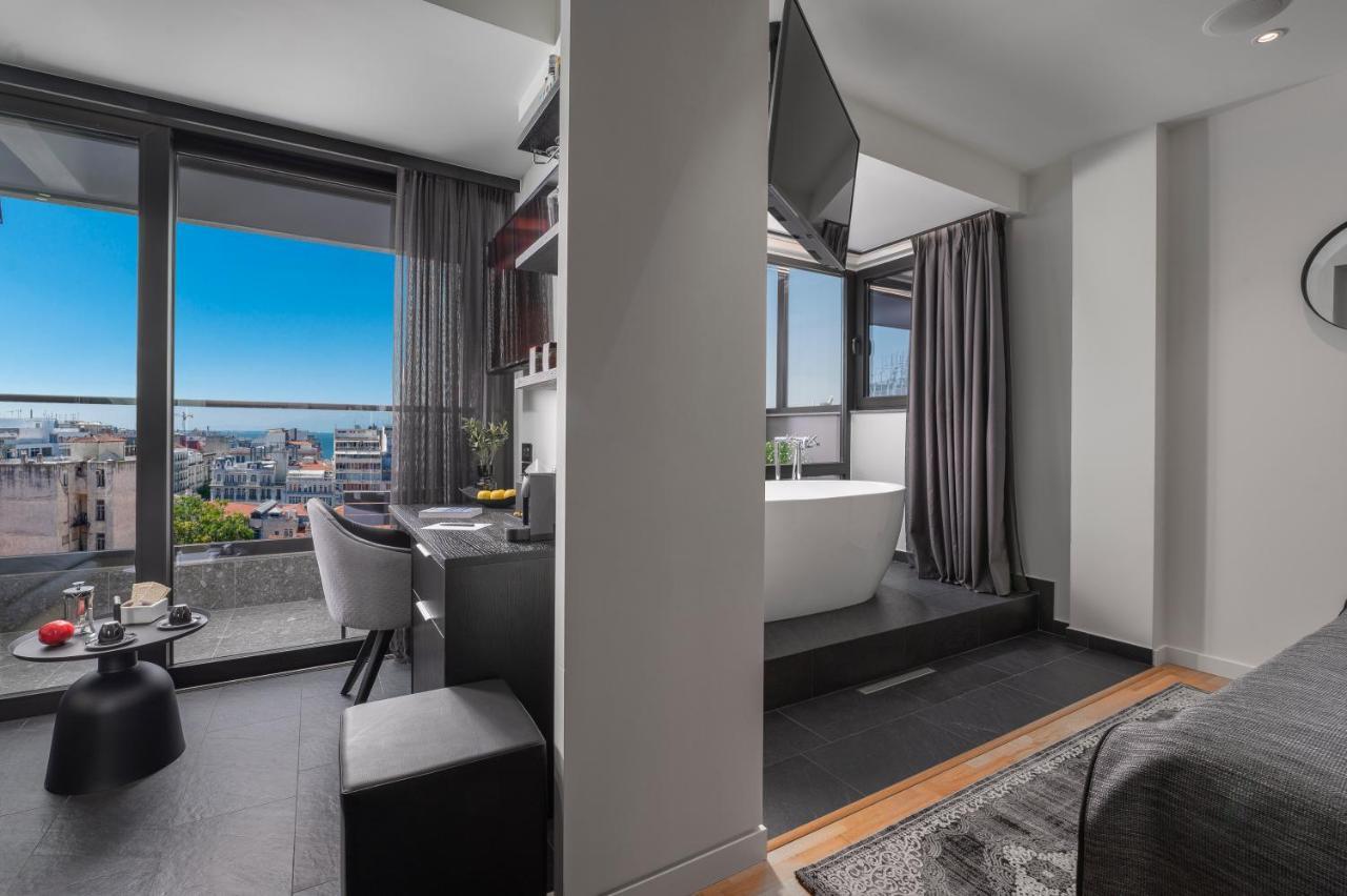 No 15 Ermou Hotel Thessaloniki Exterior photo A suite at the hotel