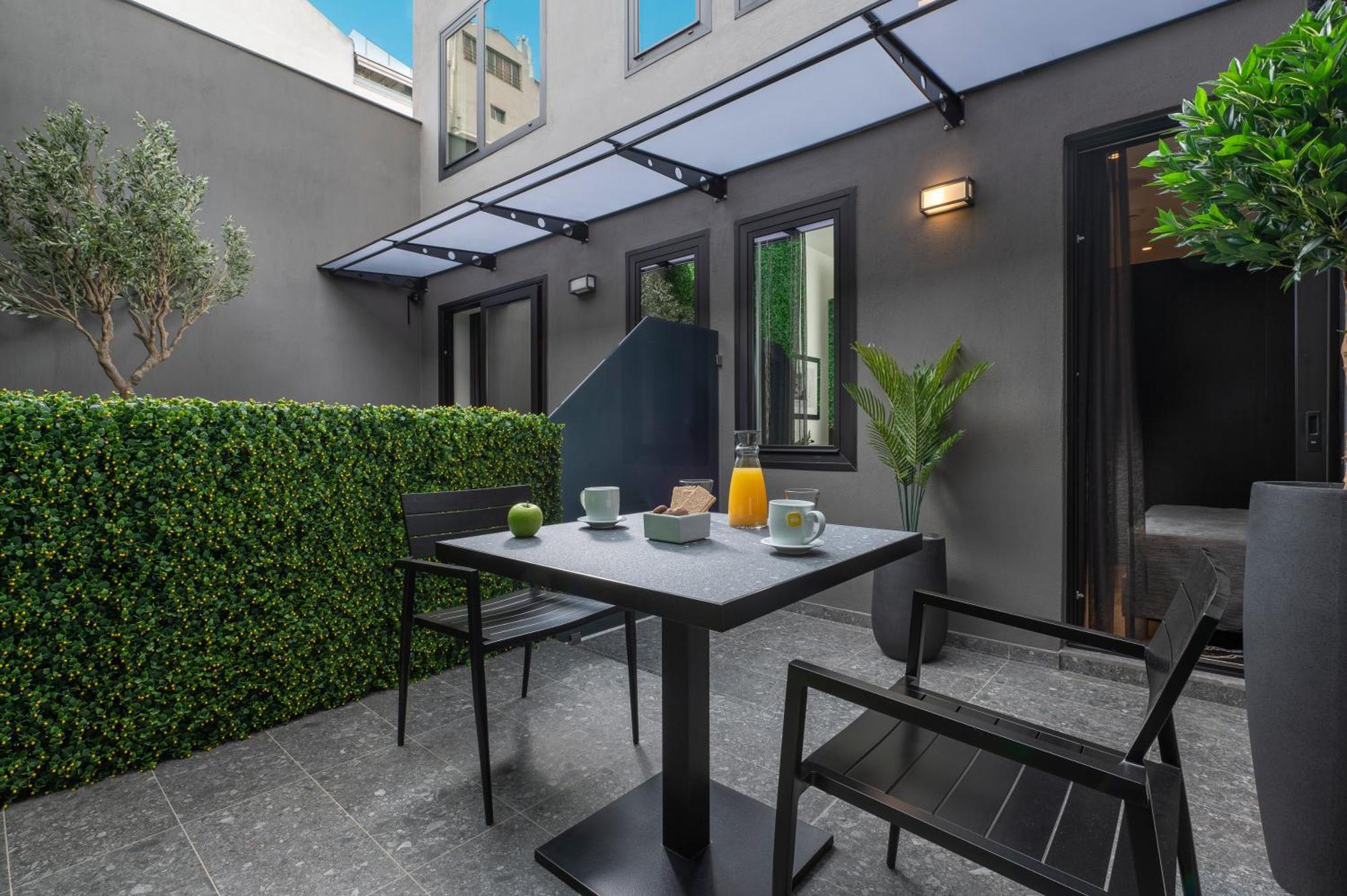 No 15 Ermou Hotel Thessaloniki Room photo The hotel's courtyard