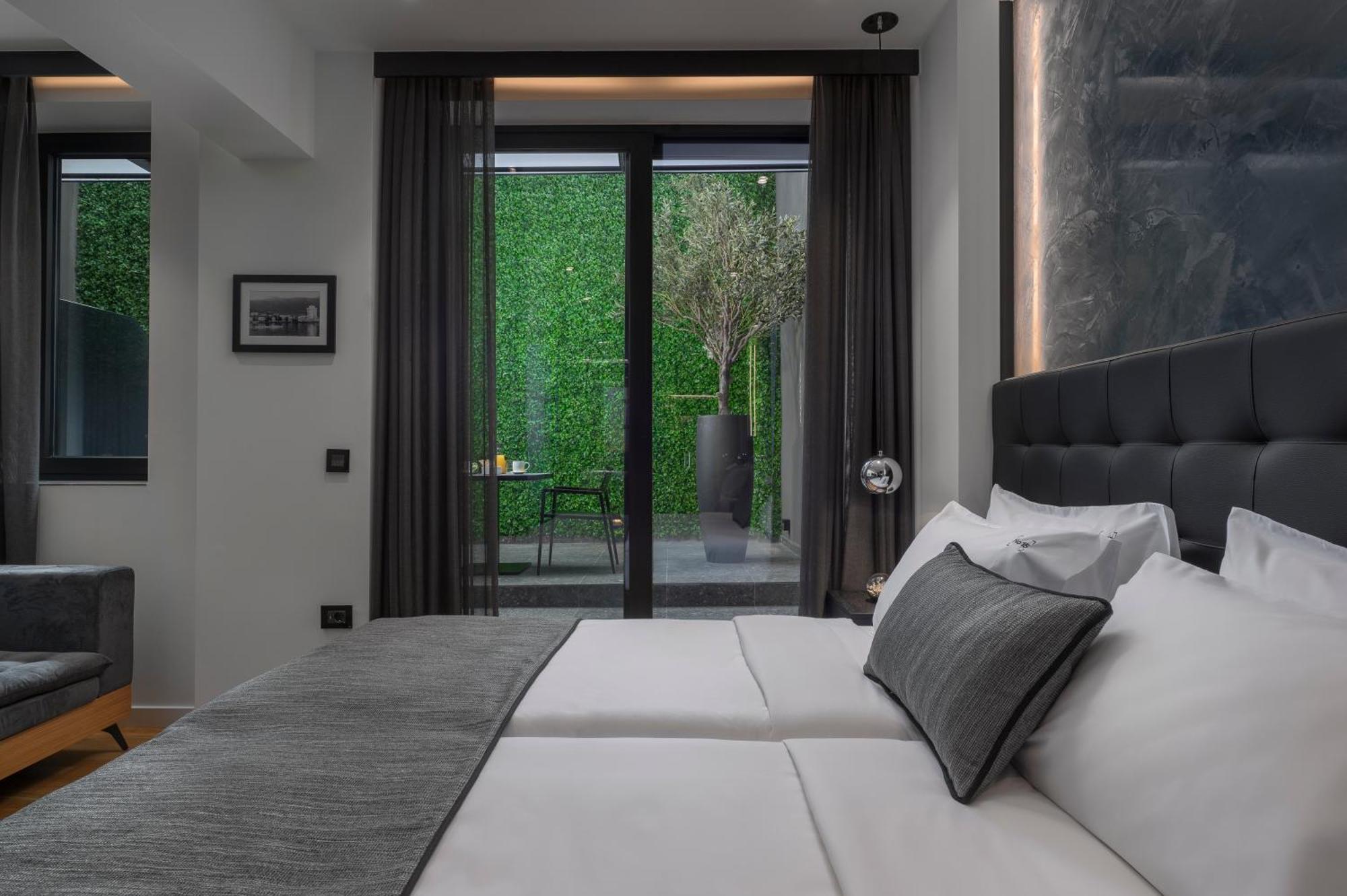 No 15 Ermou Hotel Thessaloniki Room photo Deluxe room with private garden